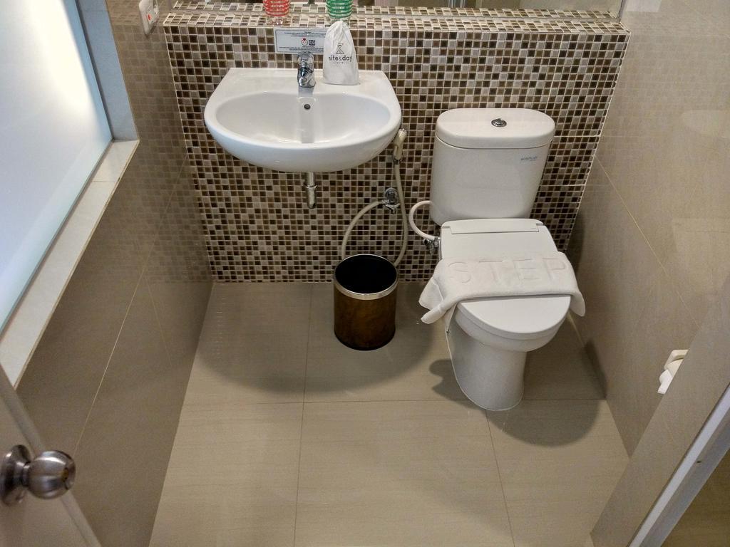 All Nite And Day Hotel Alam Sutera Серпонг Екстериор снимка